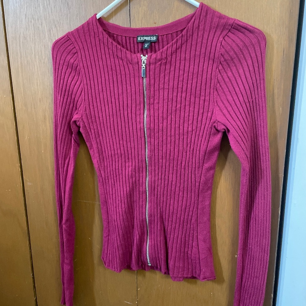 Form fitting zip up sweater